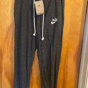 Full length light weight Nike joggers new with tags medium